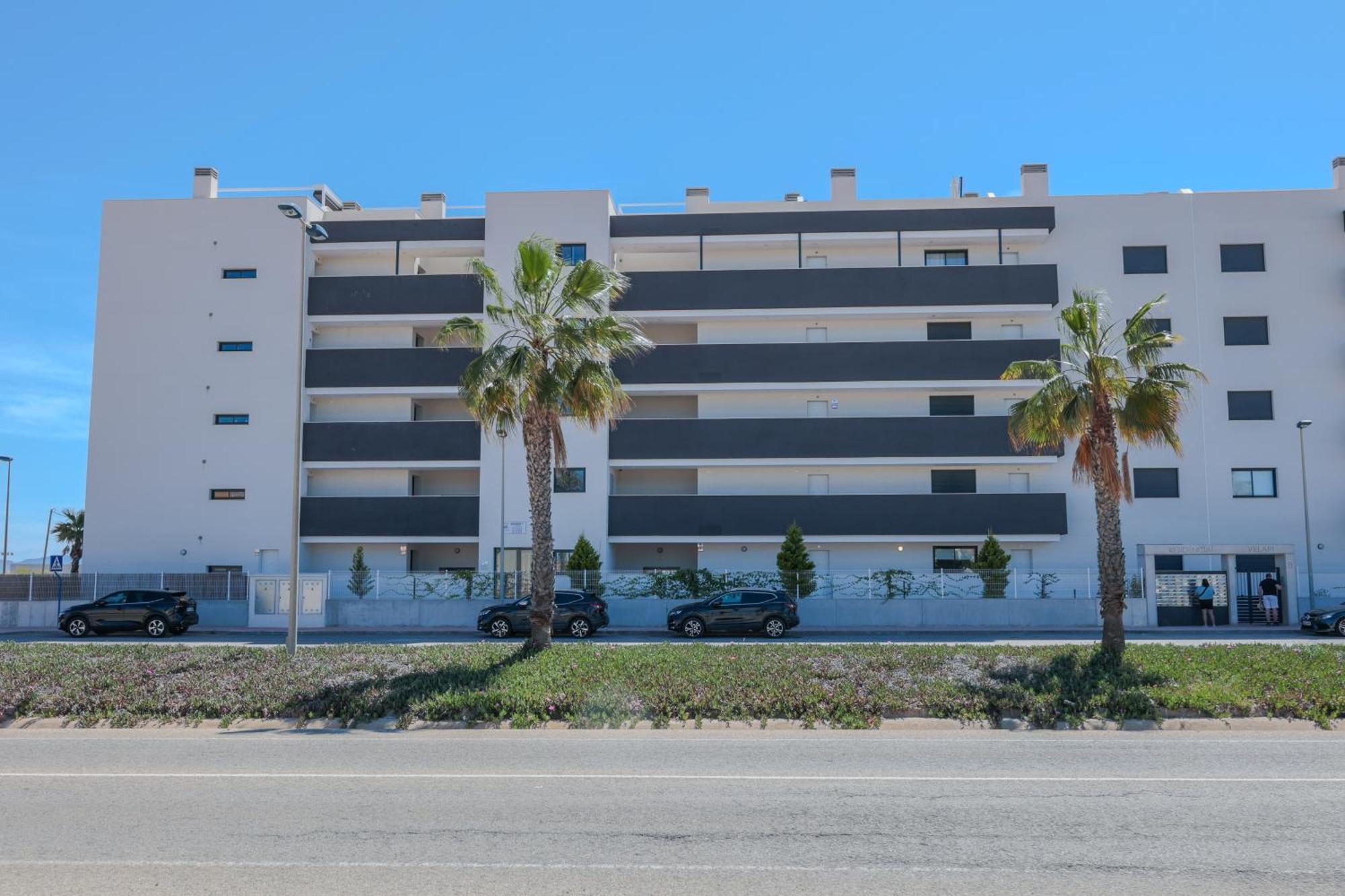 Luxury 2 Bedroom Apartment By Coeli Holidays ロス・アルカサレス エクステリア 写真