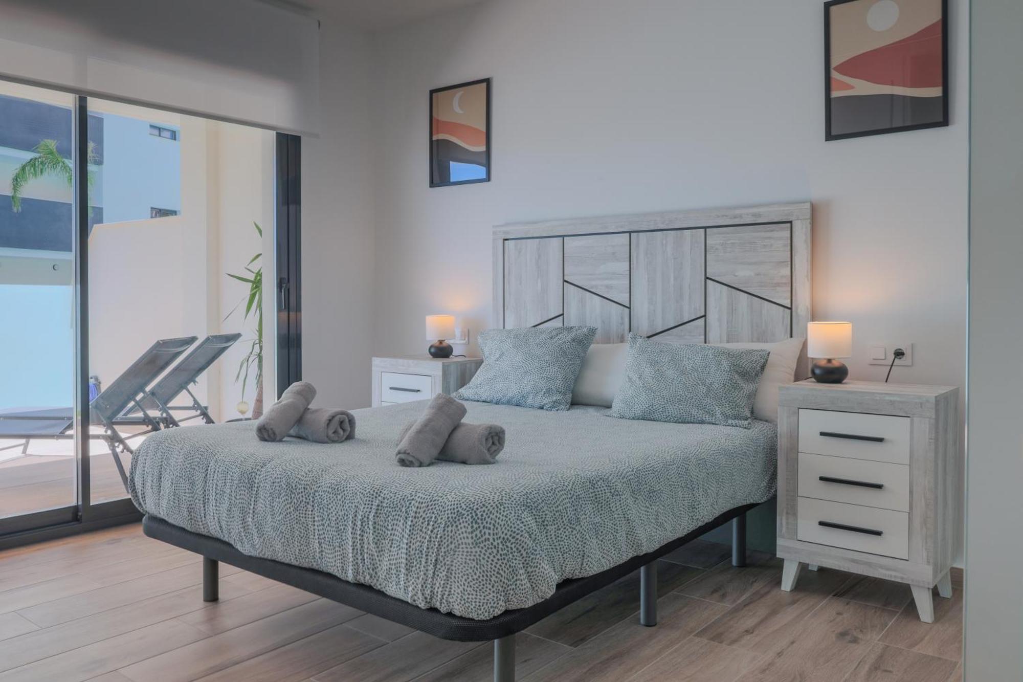 Luxury 2 Bedroom Apartment By Coeli Holidays ロス・アルカサレス エクステリア 写真